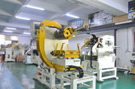 Nc-Servozufuhr Decoiler-Maschine, die Verarbeitungs-Automatisierungs-Manipulator stempelt